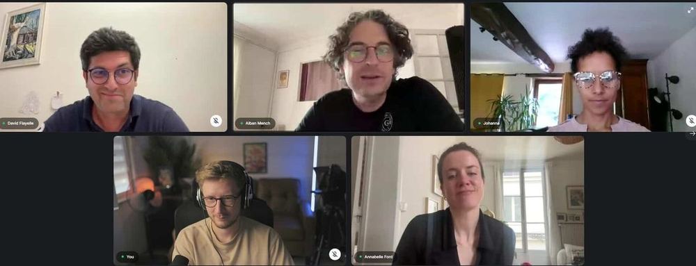 Un coaching de groupe en visioconférence : cinq membres et un copy chief.
